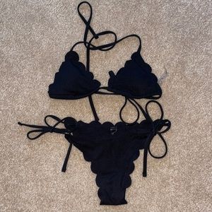 NWOT. SHEIN Black ribbed scalloped bikini